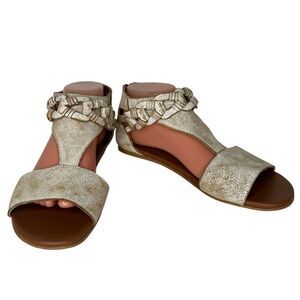 NWOB! Naughty Monkey Loop D Loop Off White Open Toe Women's Flat Sandals SZ 9.5